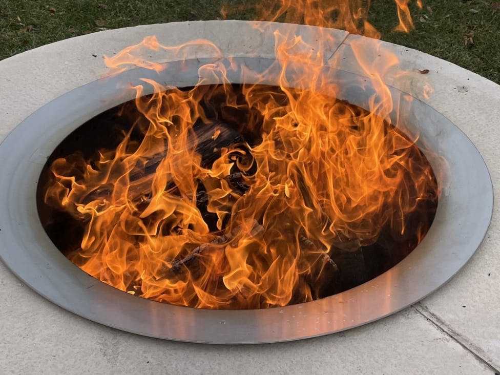 What is a smoke less fire pit