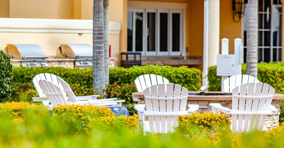 Choosing the right fire pit for your patio